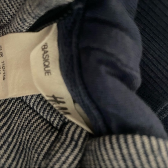 Hoodie sweater from H&M kids size 5T/6 US - Picture 4 of 5